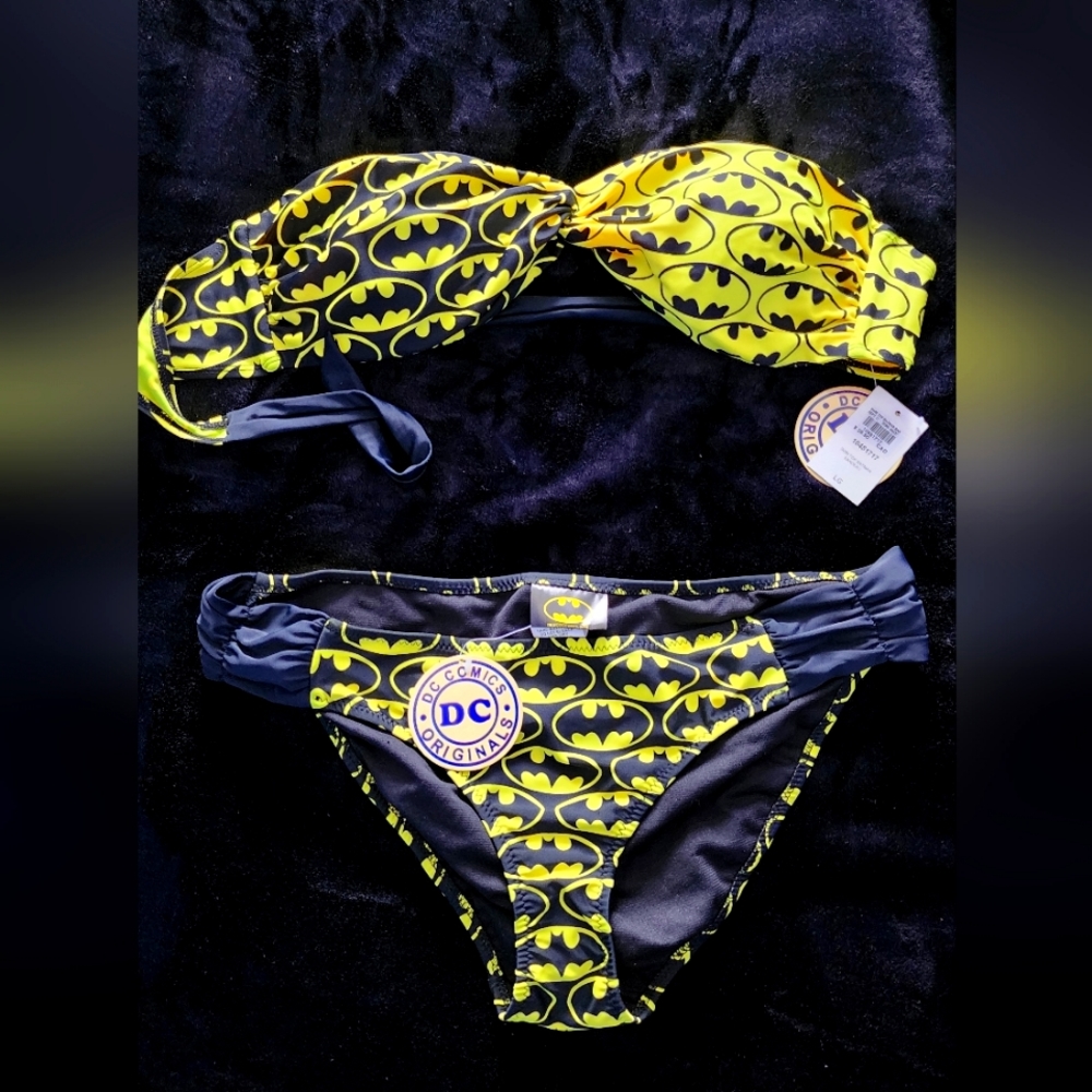 Dc Comics Batman *New With Tags * Two Pc Swim Suit Sz Large